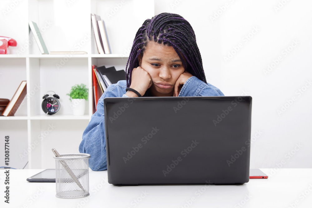 A depressão pode ter sintomas parecidos com o TDAH.